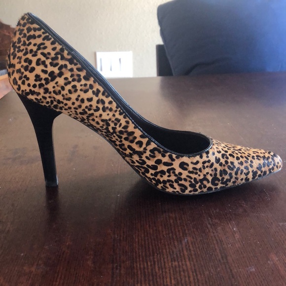 Nine Cheetah Print Heels - Picture 2 of 8
